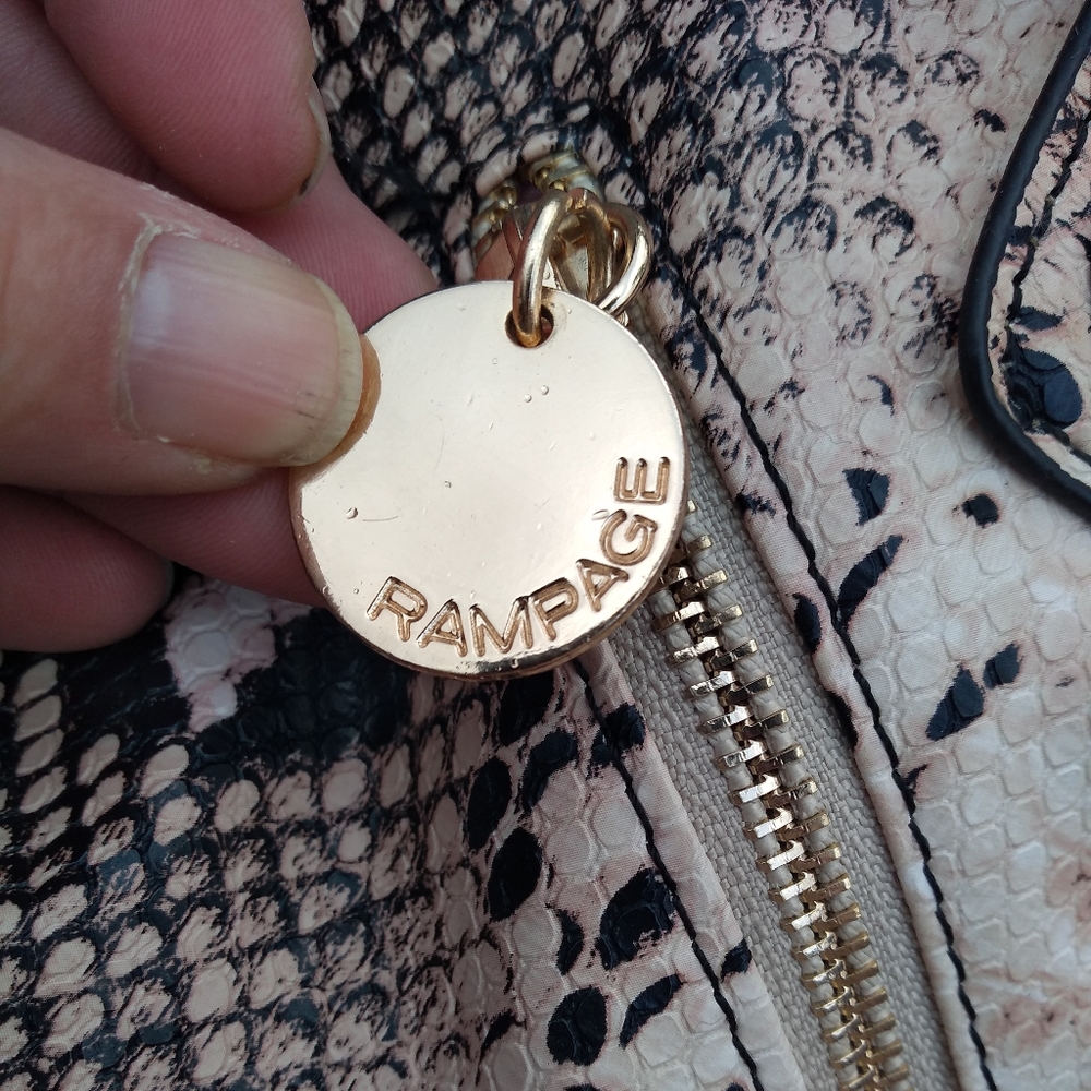 Rampage Faux Snakeskin Patterned Purse, Clean Pink Interior, Tassel Zipp… - Picture 11 of 13
